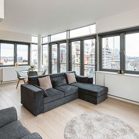 Beautiful Penthouse Apartment With Private Terrace In Greenwich Peninsula 런던 외부 사진