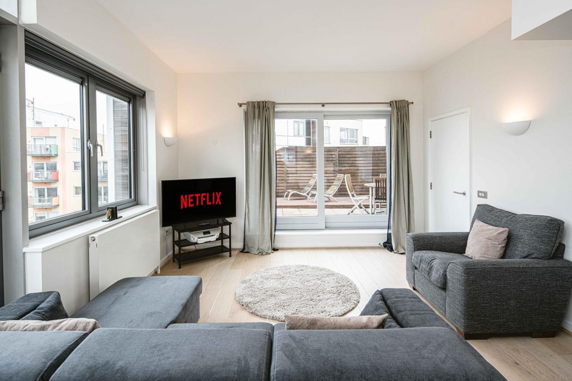 Beautiful Penthouse Apartment With Private Terrace In Greenwich Peninsula 런던 외부 사진