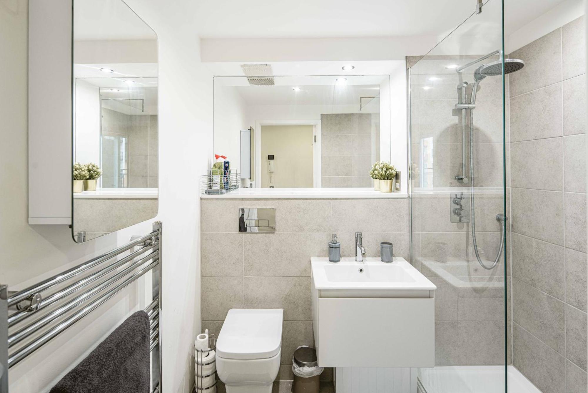 Beautiful Penthouse Apartment With Private Terrace In Greenwich Peninsula 런던 외부 사진