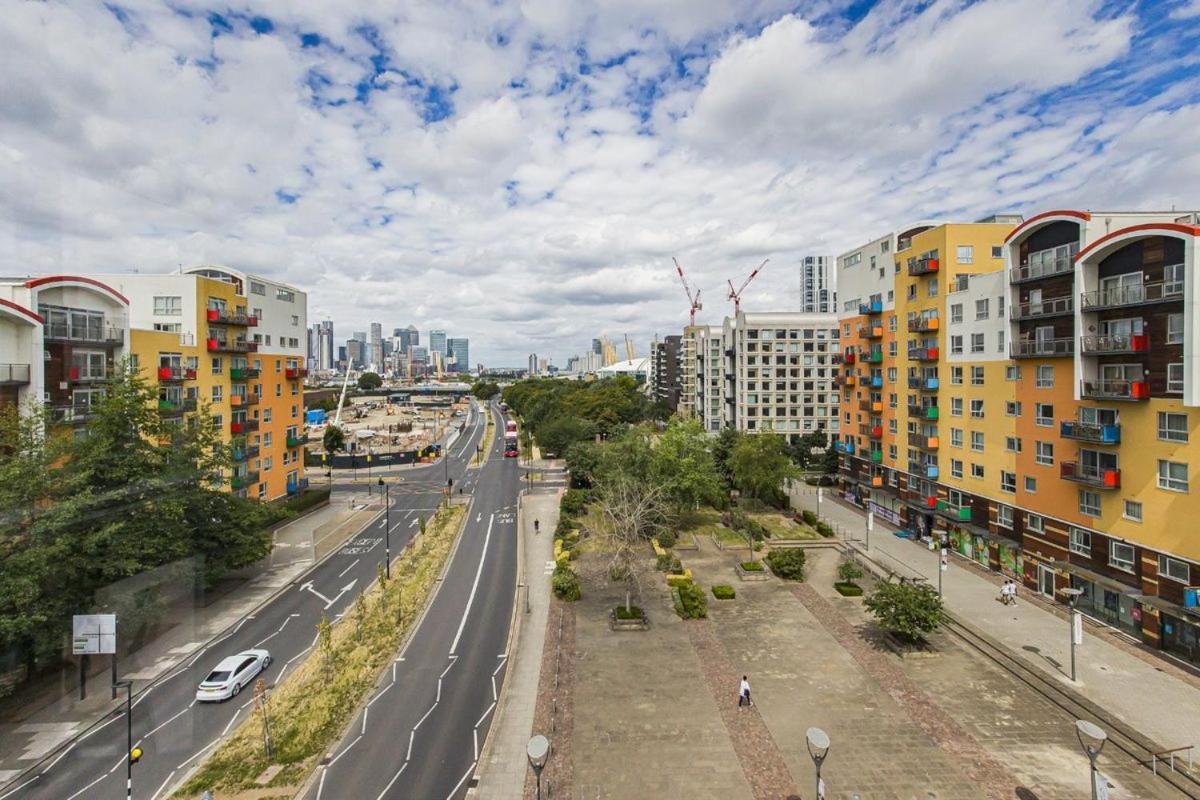 Beautiful Penthouse Apartment With Private Terrace In Greenwich Peninsula 런던 외부 사진